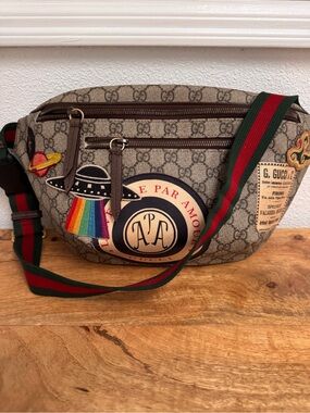 Gucci Beige GG Supreme Canvas Belt Bag with Multicolor Patches and Web Strap